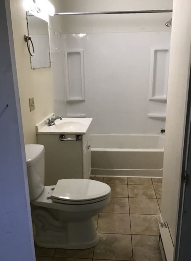 Building Photo - 3-Bedroom, 1-Bath Duplex on Mountain View Drive