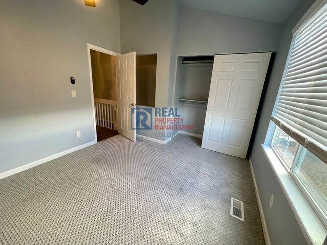 Building Photo - 805 Summer Dr