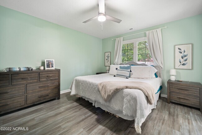 Building Photo - 805 Deblea Ct