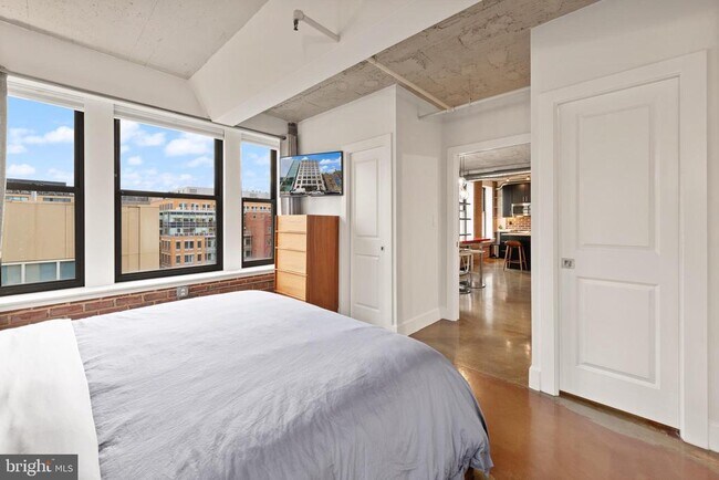 Building Photo - 916 G St NW