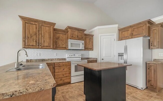 Building Photo - *$200 OFF FIRST MONTH RENT! | BEAUTIFUL 3 bed, 2 bath home in the desirable Summerfield Subdivision