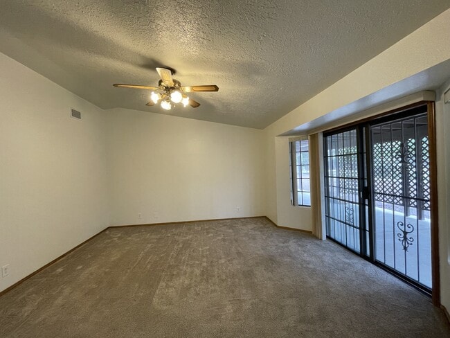 Building Photo - 14625 Live Oak St