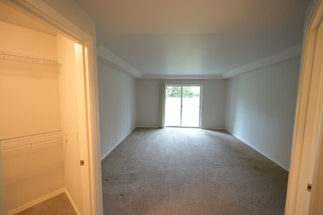 Building Photo - 2 bed + office, 2 bath, 2 car garage condo...