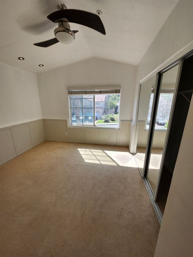 Building Photo - Beautiful two-story in Hunter's Ridge