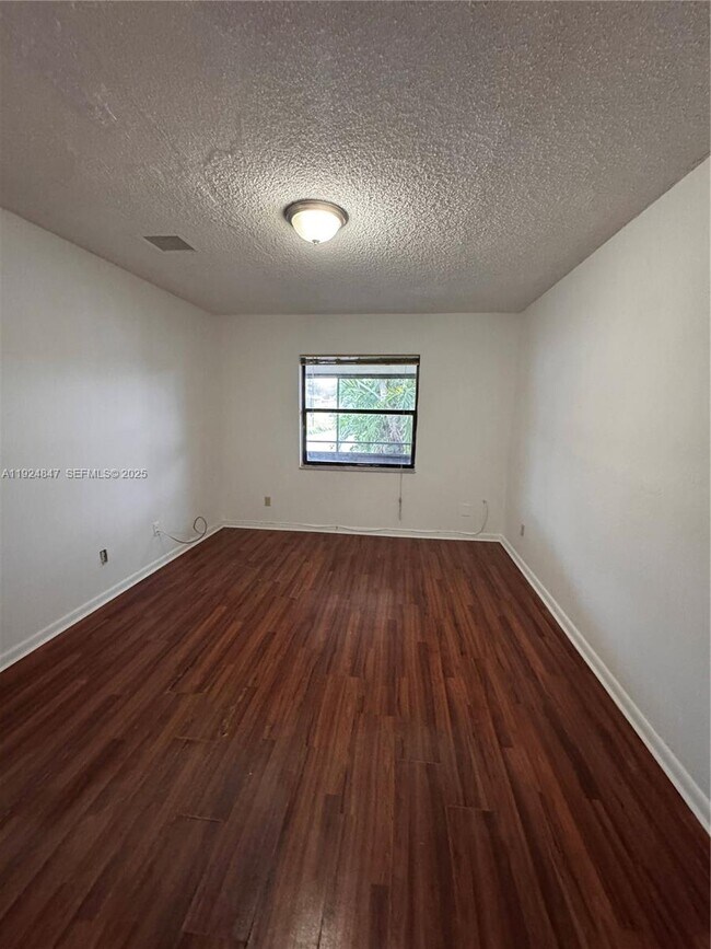 Building Photo - 3625 SW 70th Ave