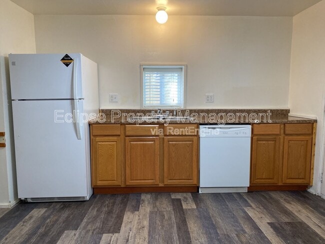 Building Photo - 908 9th St