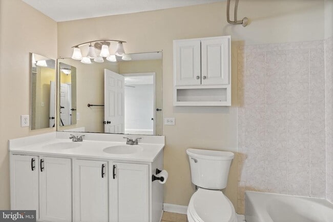 Building Photo - 5030 Finsbury Rd