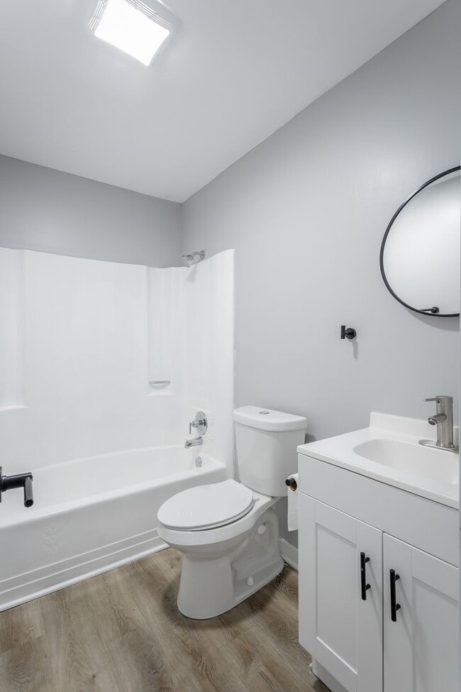 Building Photo - Renovated modern 1 bedroom, 1-bathroom apa...