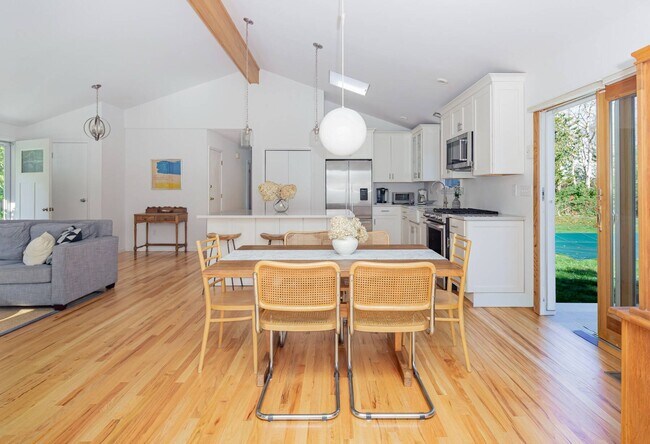 Building Photo - 237 Blank Ln