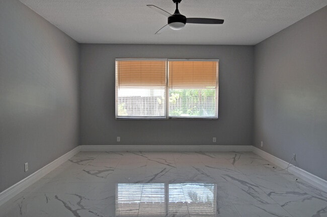 Building Photo - 12522 NW 18th Manor