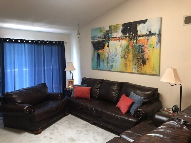 Building Photo - Perfect 2 Bedroom Condo