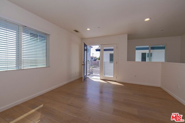 Building Photo - 7834 Flight Ave