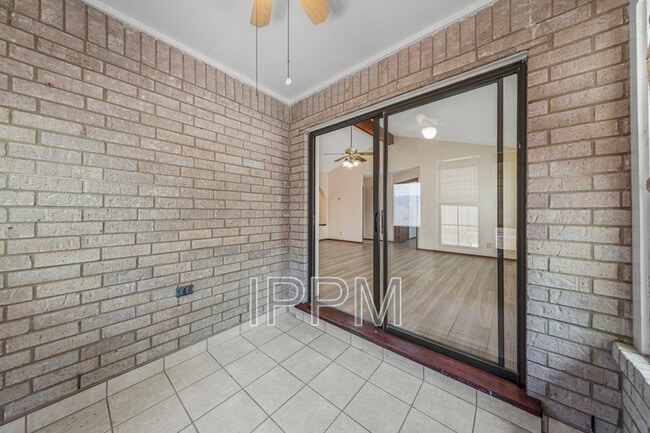 Building Photo - 138 Willow Cir