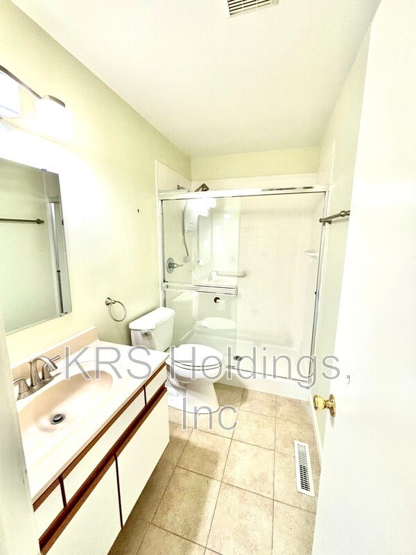 Building Photo - 542 Whitcover Cir