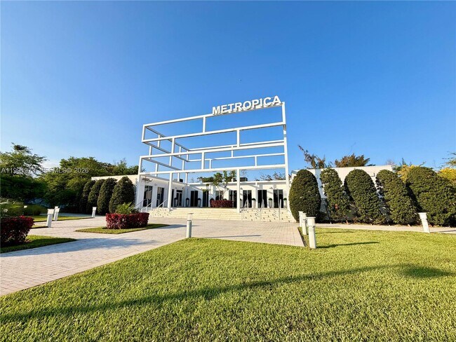 Building Photo - 2000 Metropica Wy