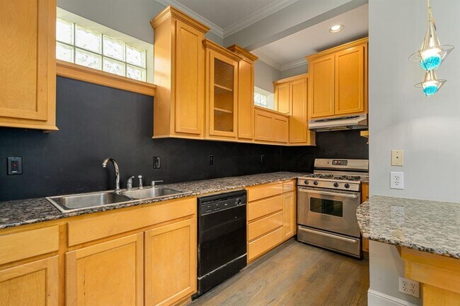 Building Photo - 4038 Lemmon Ave