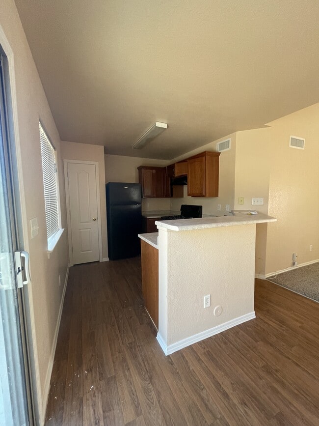 Building Photo - 3425 Scarlet Point Dr