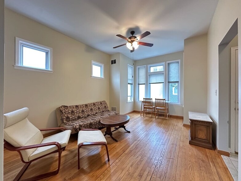 Building Photo - 1829 W Melrose St