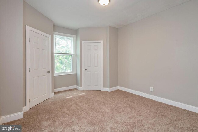 Building Photo - 5524 Delancey St