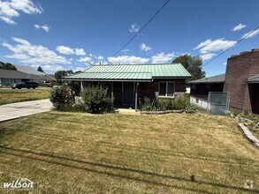 Building Photo - Large 3bd/1.5ba House in Selah, WA with a ...