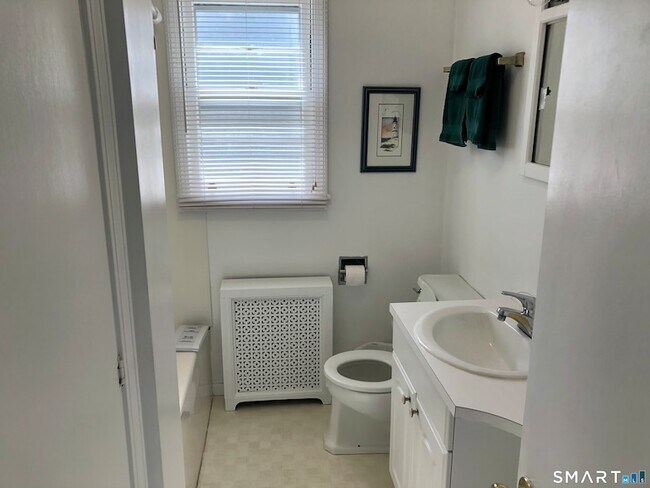 Building Photo - 40 Parkway S