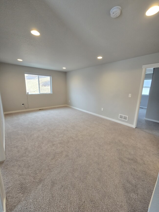 Building Photo - 5446 Mesa Top Dr