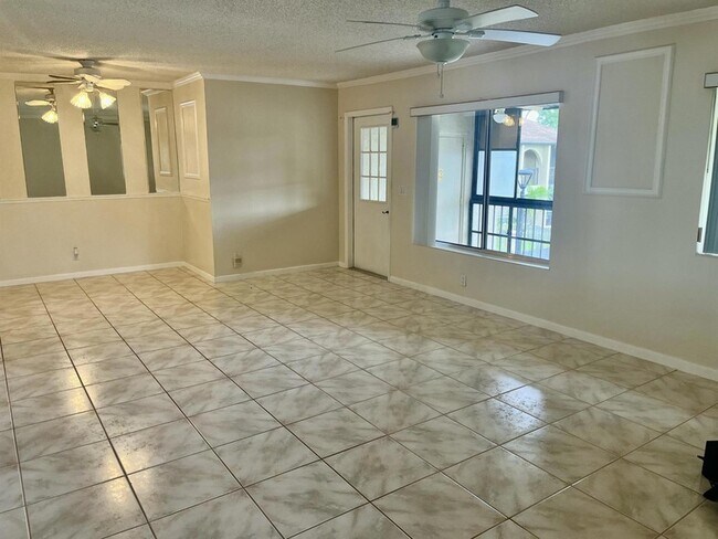 Building Photo - 536 Shady Pine Way