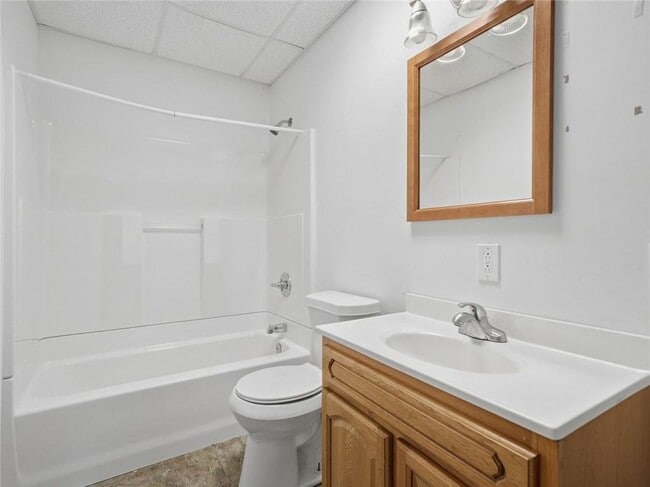 Building Photo - 166 Cove Hill
