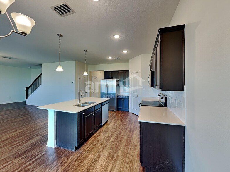 Building Photo - 1158 Sky Lks Dr