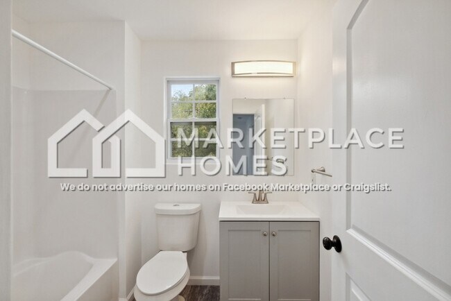 Building Photo - 4310 Ohls Ave