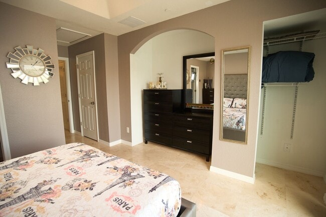 Building Photo - Turnkey Furnished Townhome