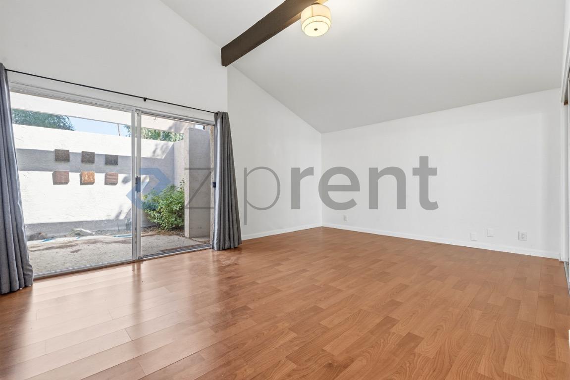 Building Photo - Unit