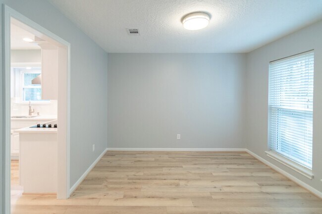 Building Photo - 10 Coralvine Ct