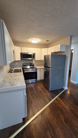 KITCHEN - 5991 Peco Ln