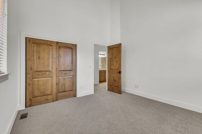 Building Photo - Quarry Village Townhome