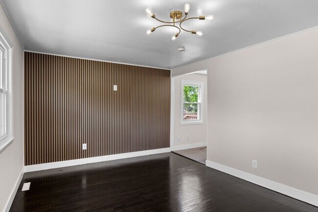 Building Photo - 7 Coville Dr