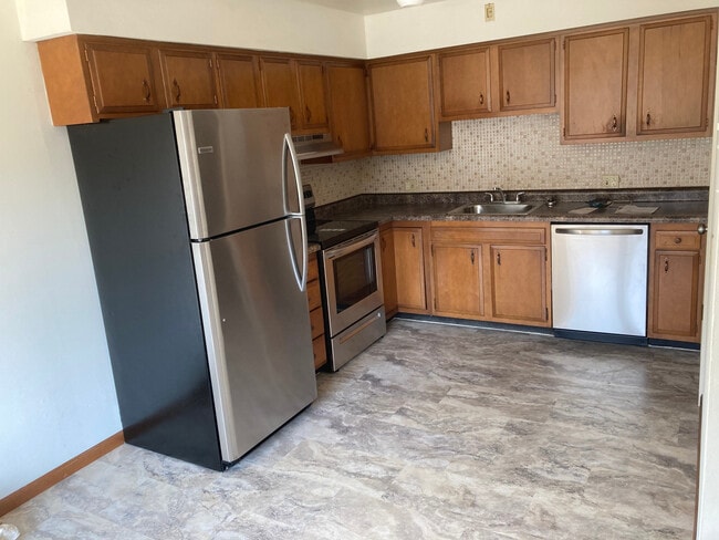 Building Photo - 27 Holly Dr