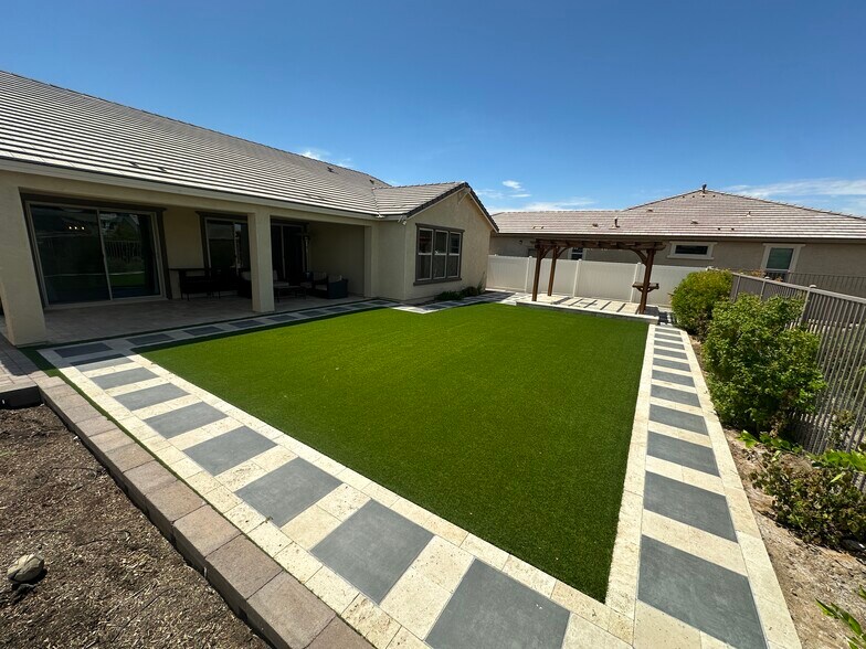 Building Photo - 2518 W Novak Way