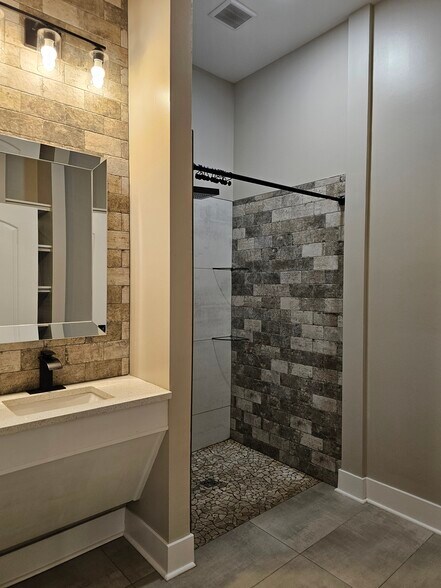 Bathroom - 5827 Broadway St
