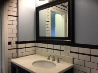 Building Photo - 425 Sherman Ave