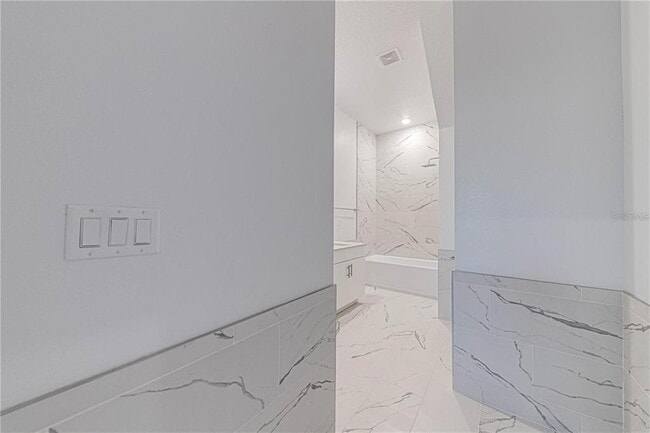 Building Photo - 400 Famagusta Dr