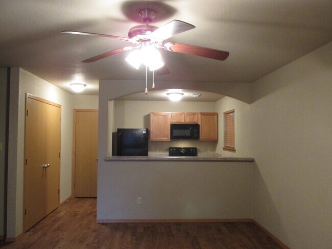 Building Photo - LJM-1805 Lexington (A-B)