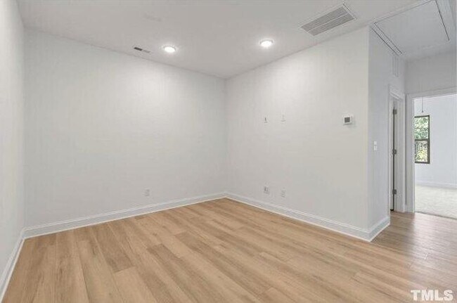 Building Photo - 2045 Maggie Vly Dr
