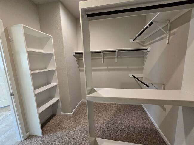 Building Photo - 511 Yellow Bullhead Ct