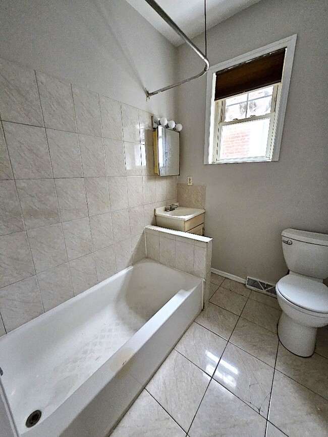 Building Photo - 130 N 53rd St