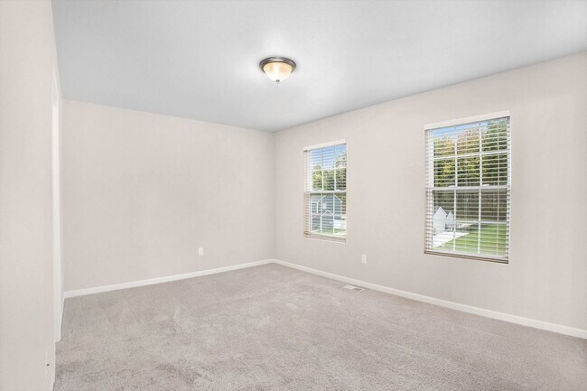 Building Photo - Immediate Occupancy Available!
