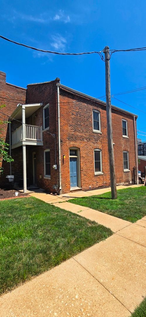 Primary Photo - Lafayette Square Townhouse for Rent