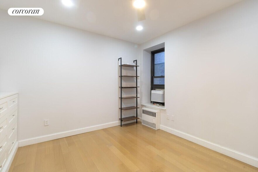 Building Photo - 101 W 81st St