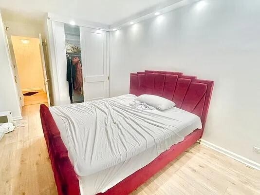 Primary Photo - 575 Grand St