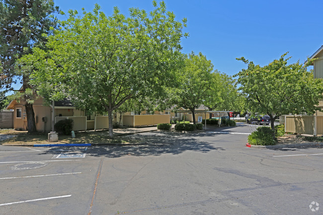 Building Photo - Willow Glen Apartments